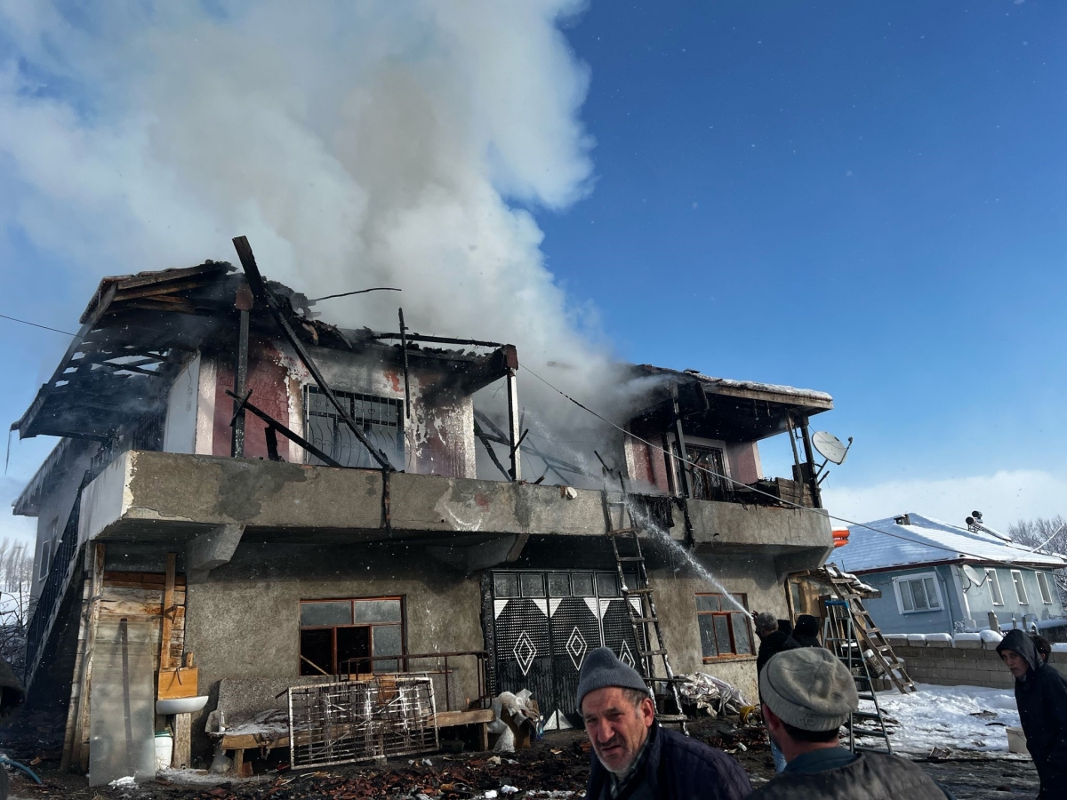 Yozgat'ta büyük yangın! Ocakları söndü!