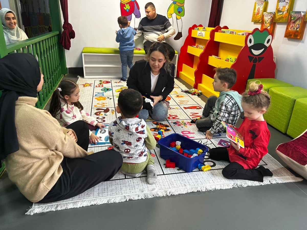 Bebek Kütüphanesi’nde çocuk ve ebeveyn eğitimi