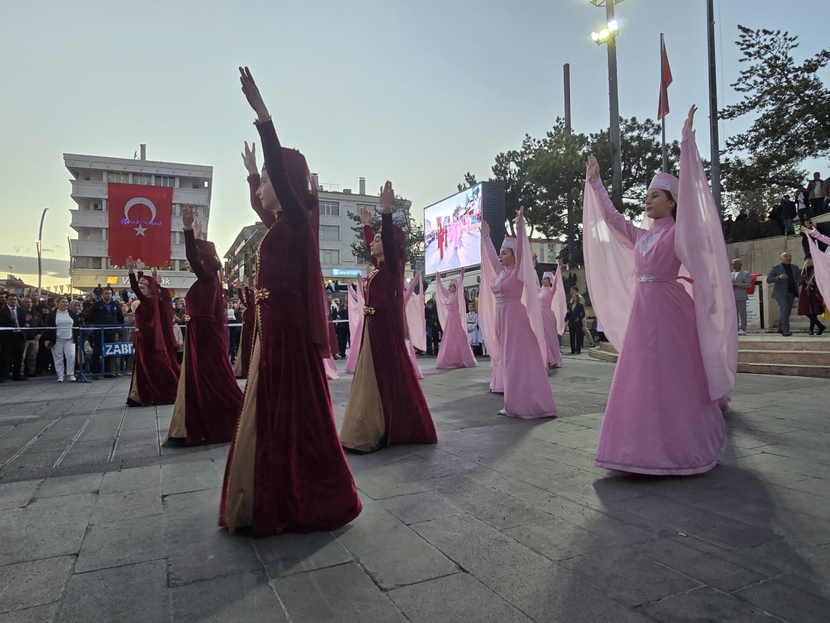 Dünya'nın dört bir yanından geldiler! Yozgat'ta renkli kutlama!
