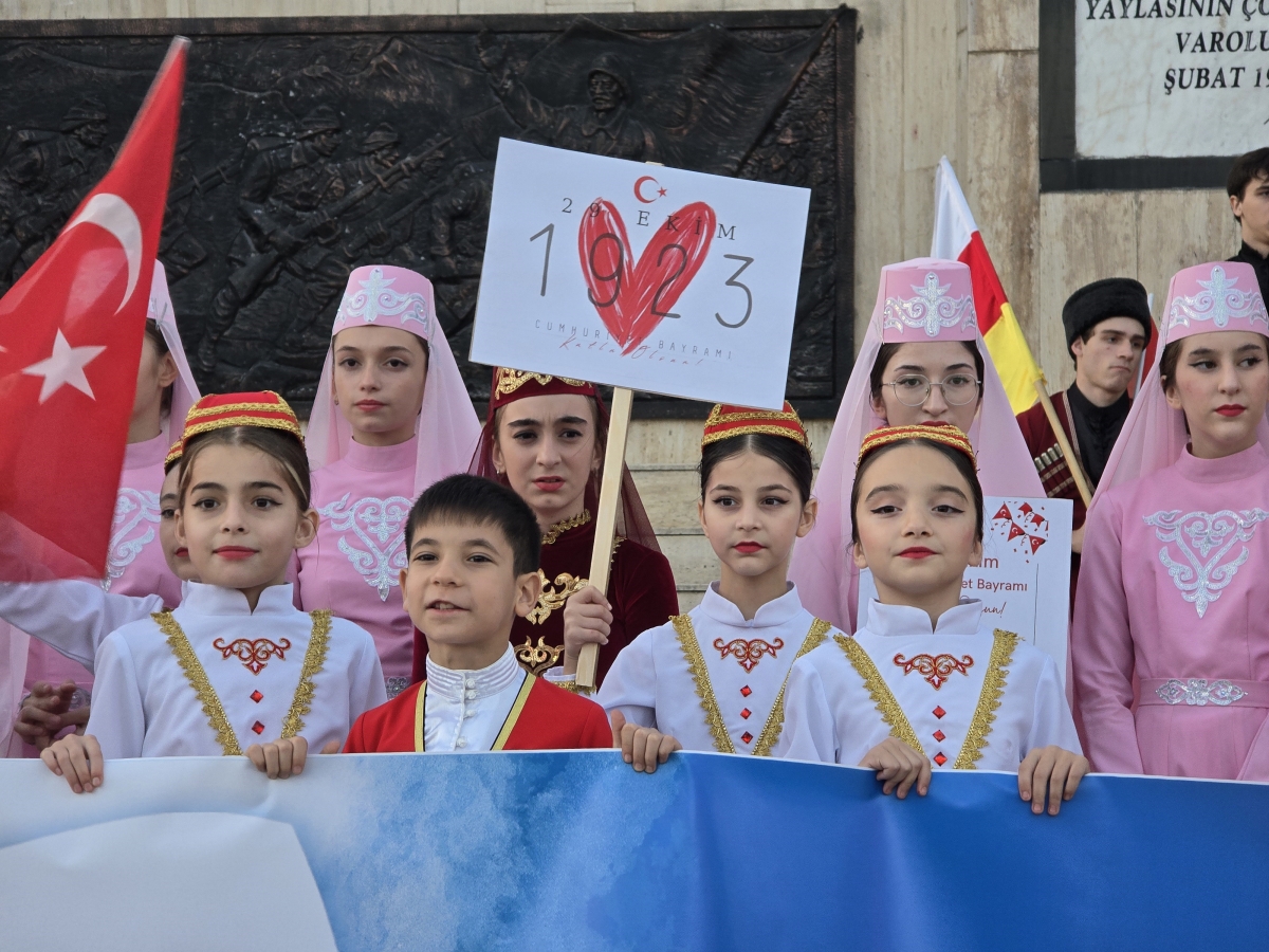Dünya'nın dört bir yanından geldiler! Yozgat'ta renkli kutlama!