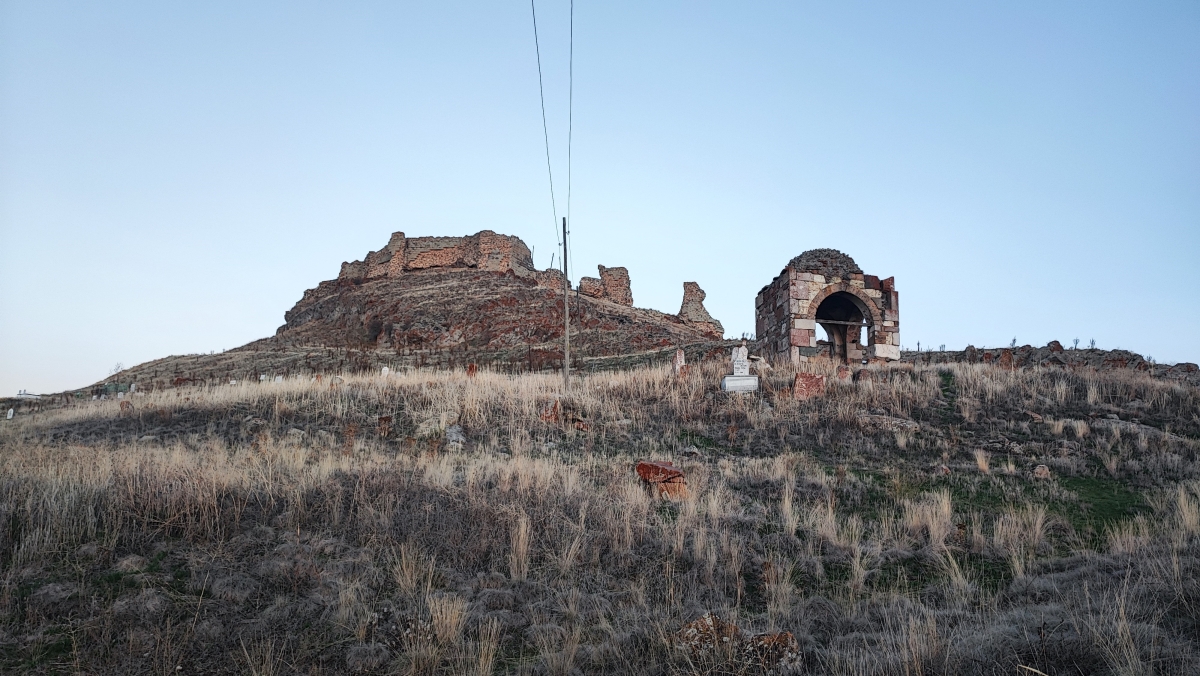Yozgat'ta gizemli türbe.. Kazı yapanlar felç oluyor!