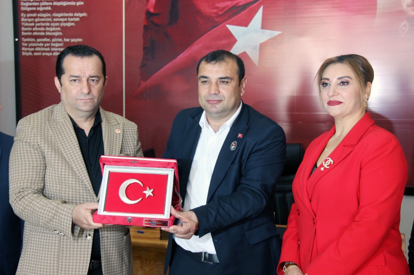 AKÇAM’DAN BİN ÖĞRENCİYE GİYECEK YARDIMI
