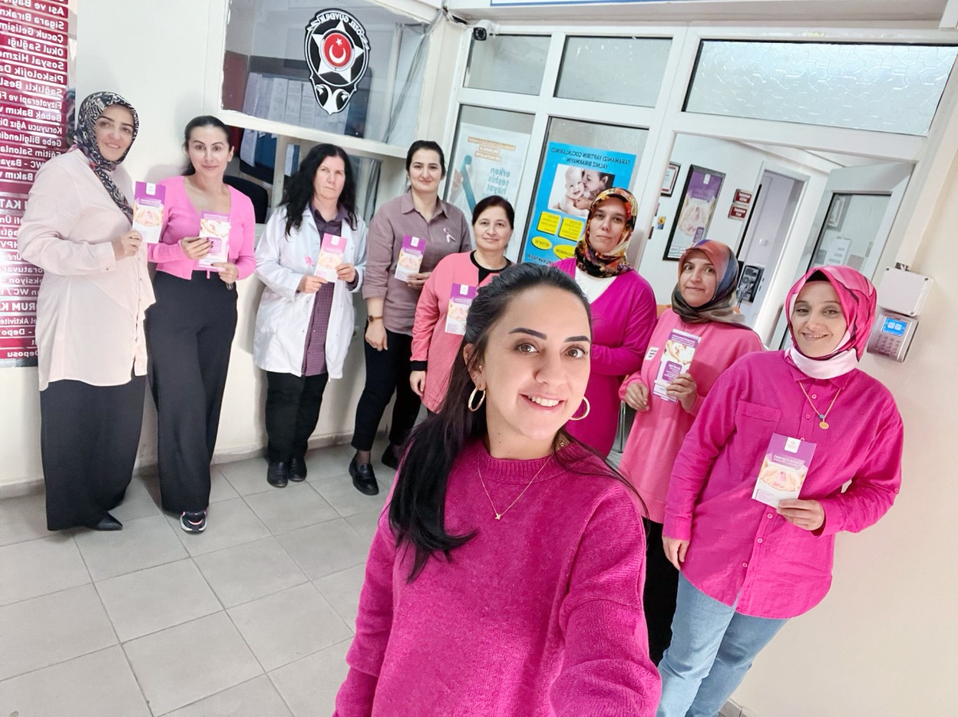 Bütün personel aynı kıyafeti giydi... Farkındalık çalışması yaptılar! 