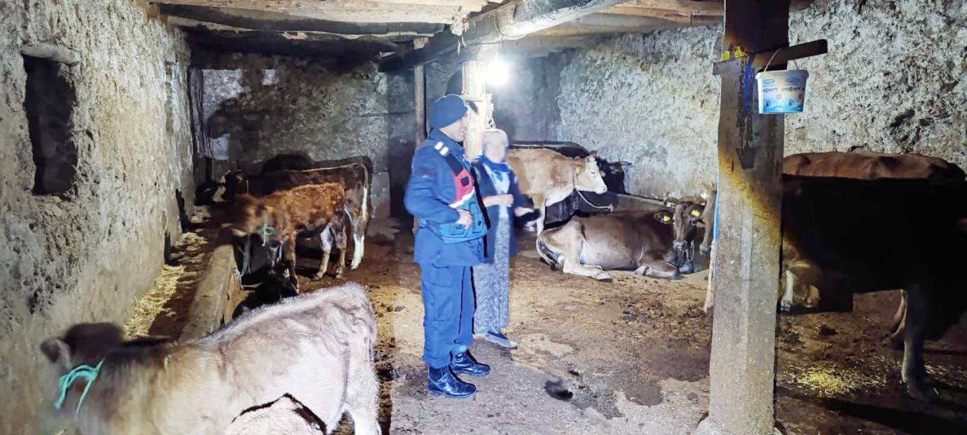 Vatandaş kaybediyor  Jandarma buluyor!