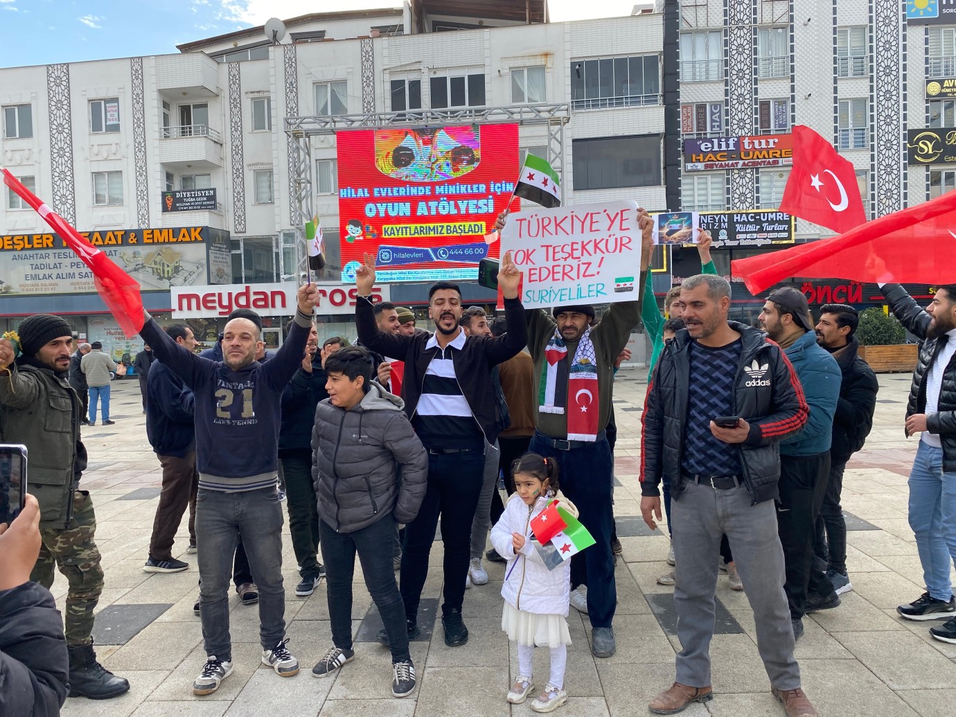 Yozgat'taki Suriyeliler evlerine dönecek mi? Esed'in gidişini kutladılar