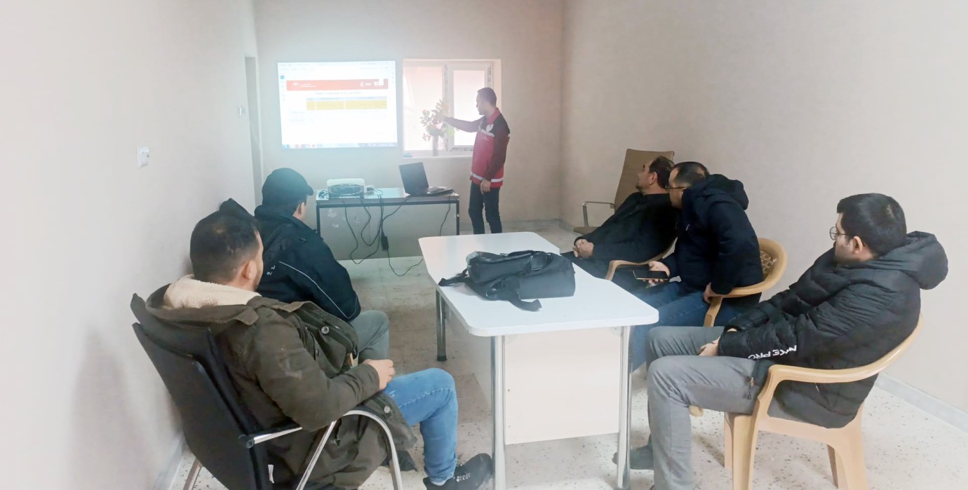 Yozgat’taki o kurum sahaya indi  Köy köy gezip anlatıyor