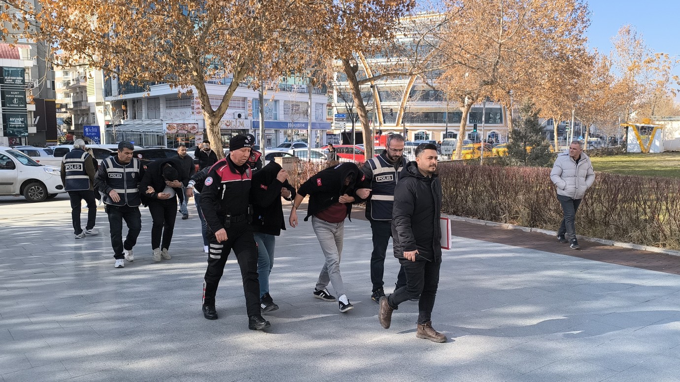 Yaşlı vatandaşları hedef aldılar! Kombi tamircisi kılığına büründüler..