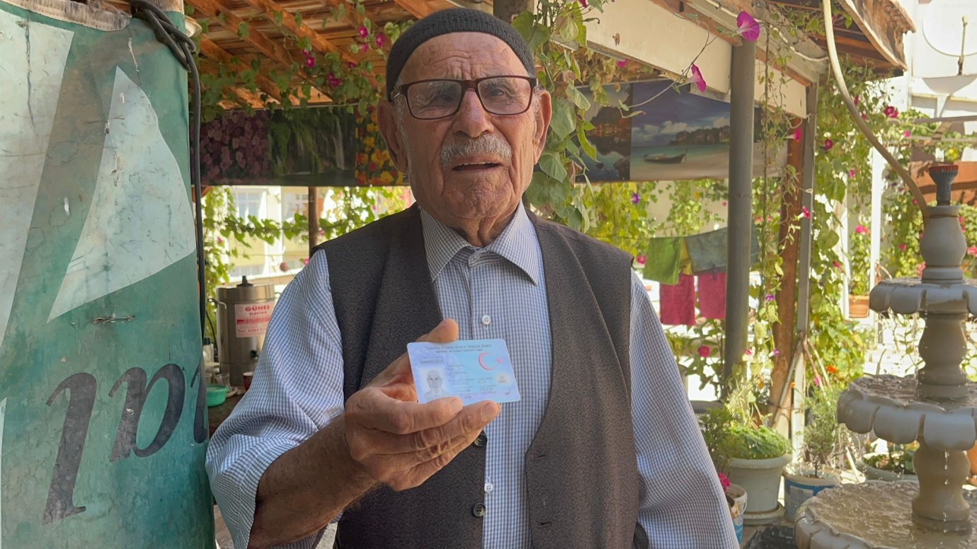 94 yaşında dimdik ayakta... Sırrını anlattı! 