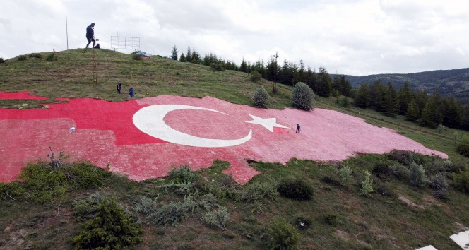 Dev Türk Bayrağı 30 Ağustos Öncesi Yenileniyor