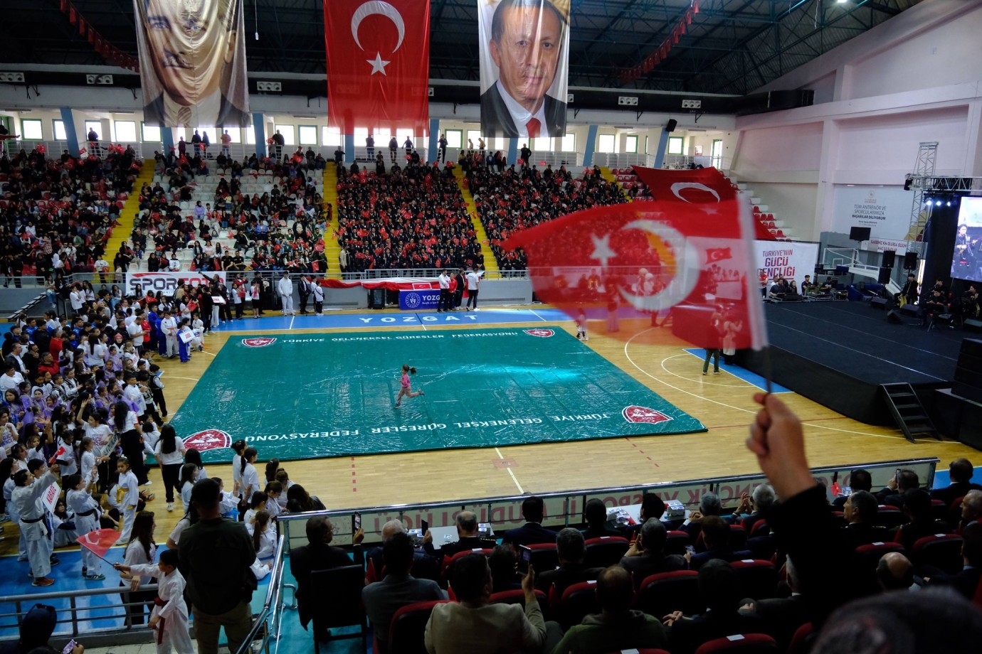 19 Mayıs Ruhu Salonu Doldurdu