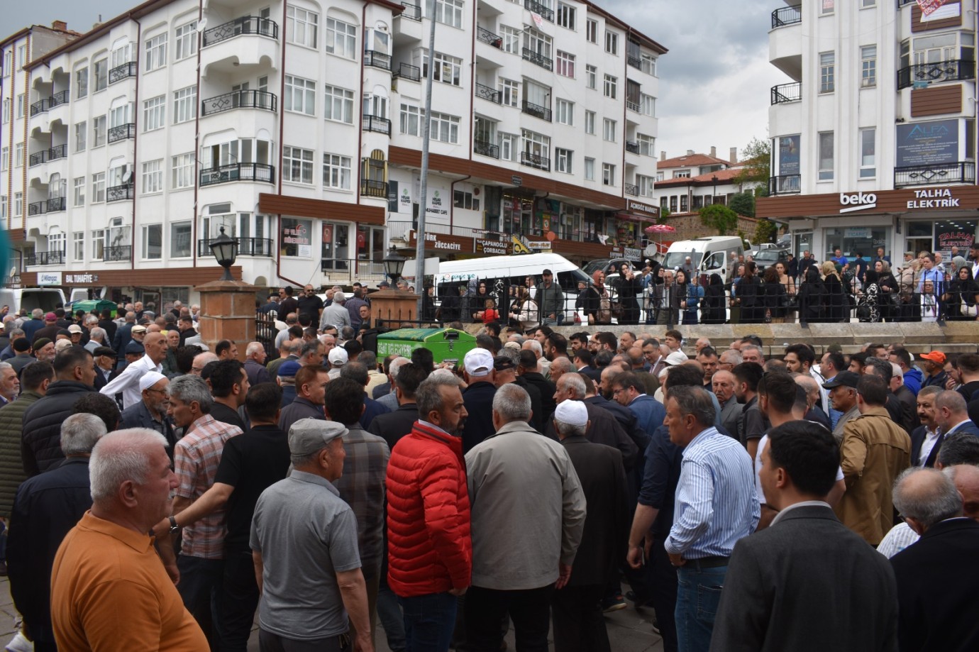 Emekli Öğretmen Mehmet Okur Dualarla Son Yolculuğuna Uğurlandı