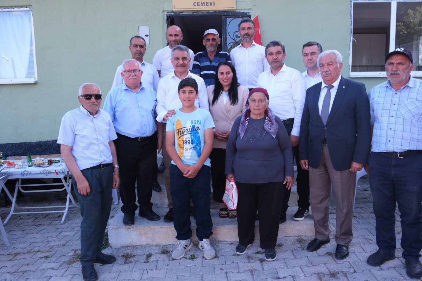 Vali Özkan köy sakinleri ile bir araya geldi
