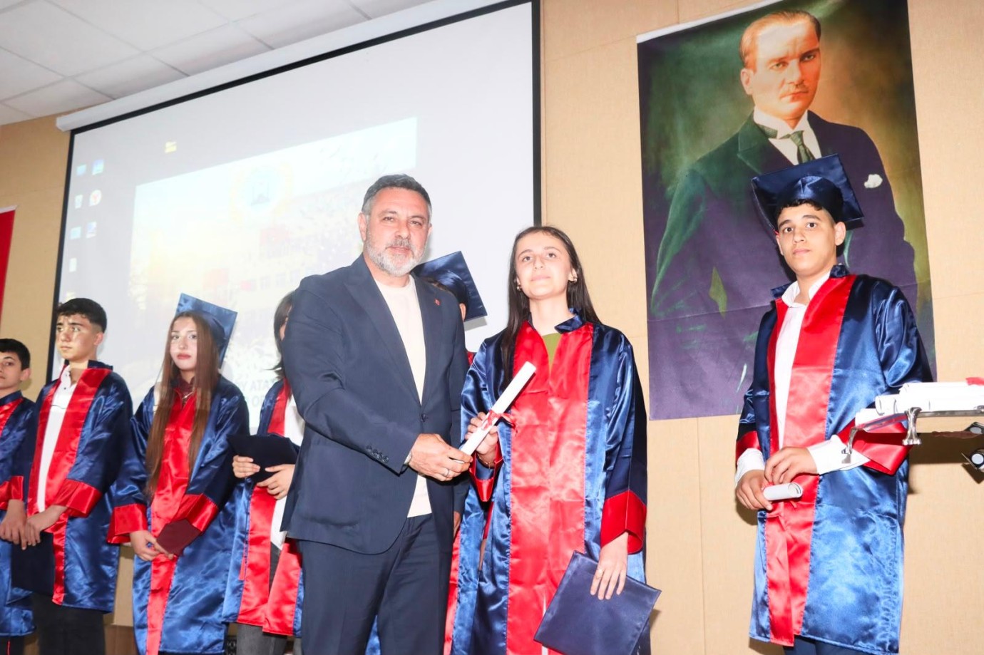 Yerköy’de şiir ve mezuniyet coşkusu
