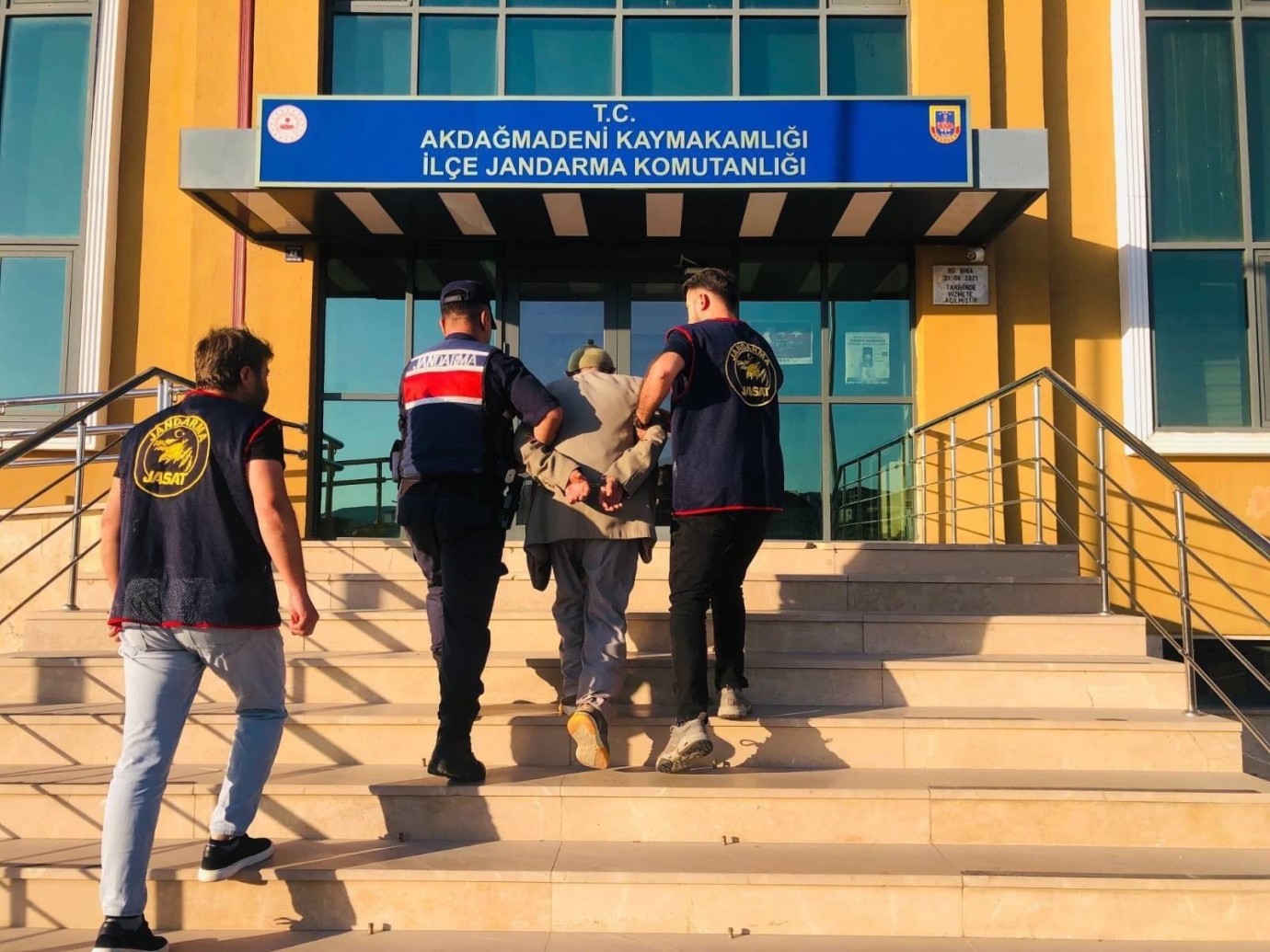 Jandarma 6 aranan şahsı yakaladı