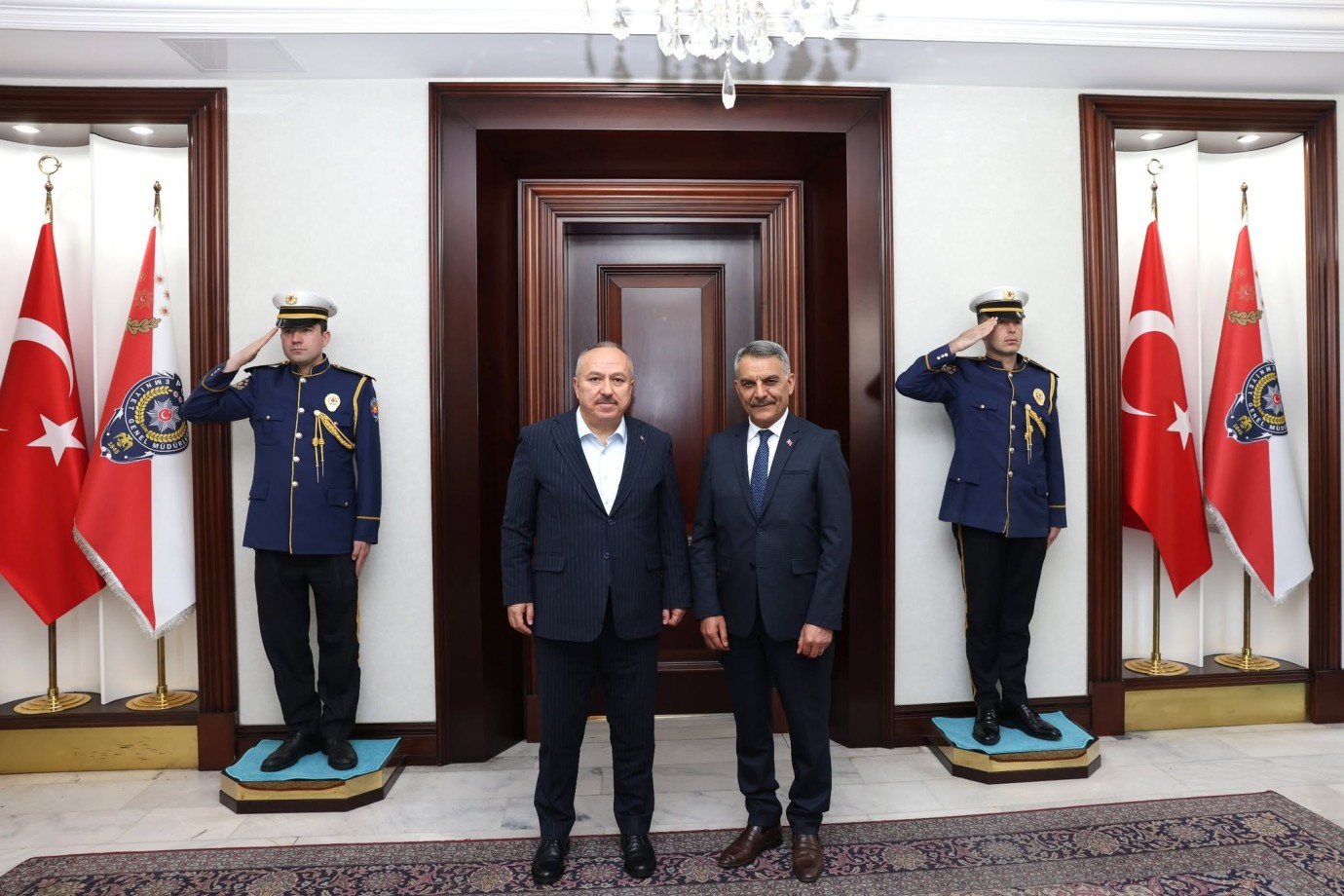 Vali Özkan'dan Ali Fidan'a hayırlı olsun ziyareti.