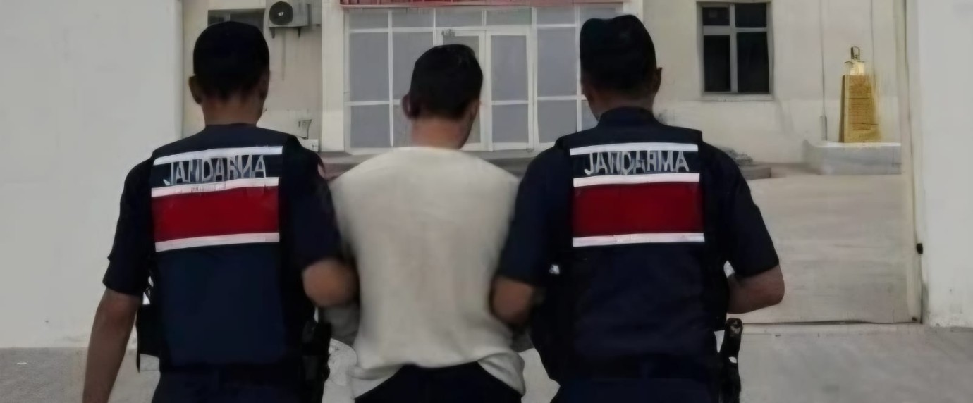 Aranan 3 kişi jandarmadan kaçamadı