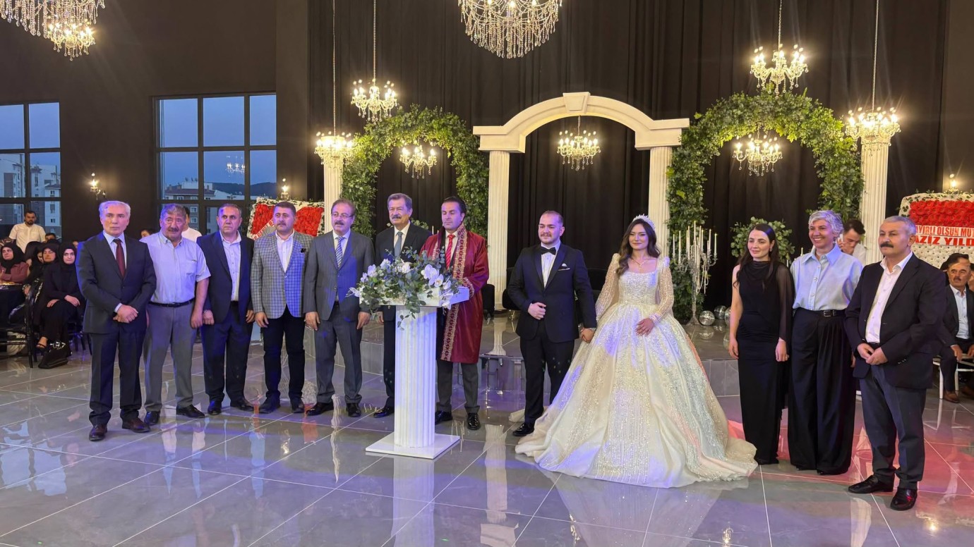 Kızıltaş ve Peker ailelerinin mutlu günü
