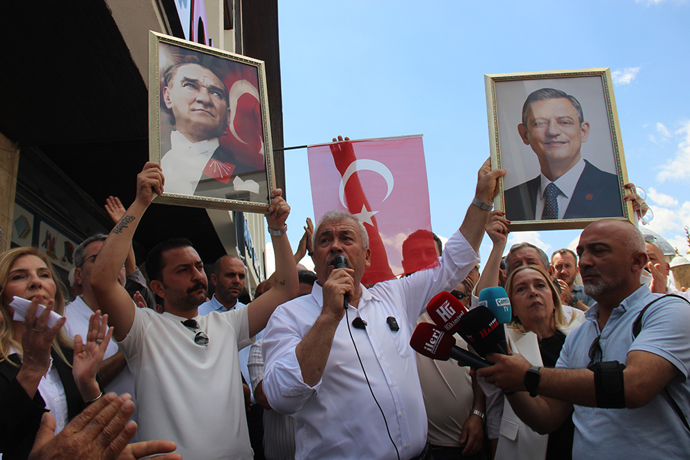 CHP’de karar krizi: Yaşar sahaya iniyor