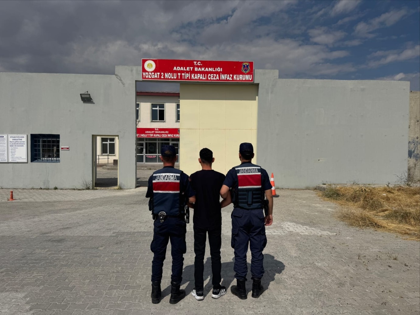 Aranan 2 şüpheli yakalandı