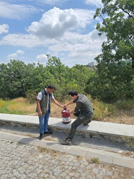Orman yollarına 60 damacana su bırakıldı