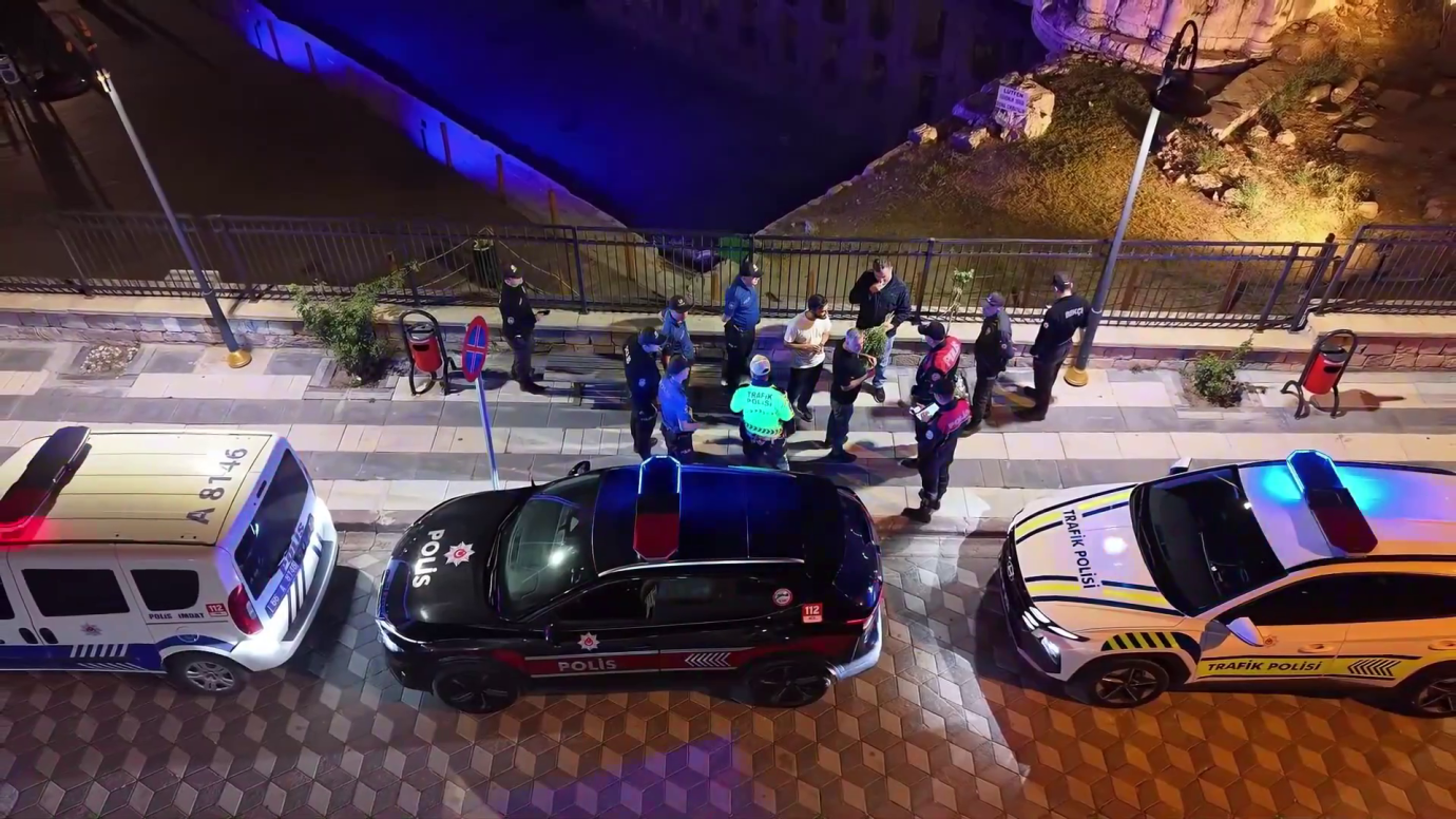 Aranan 2 kişi yakalandı, 9 araca ceza kesildi