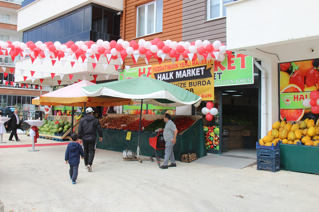 Yozgat'ın yeni alışveriş noktası kapılarını açtı