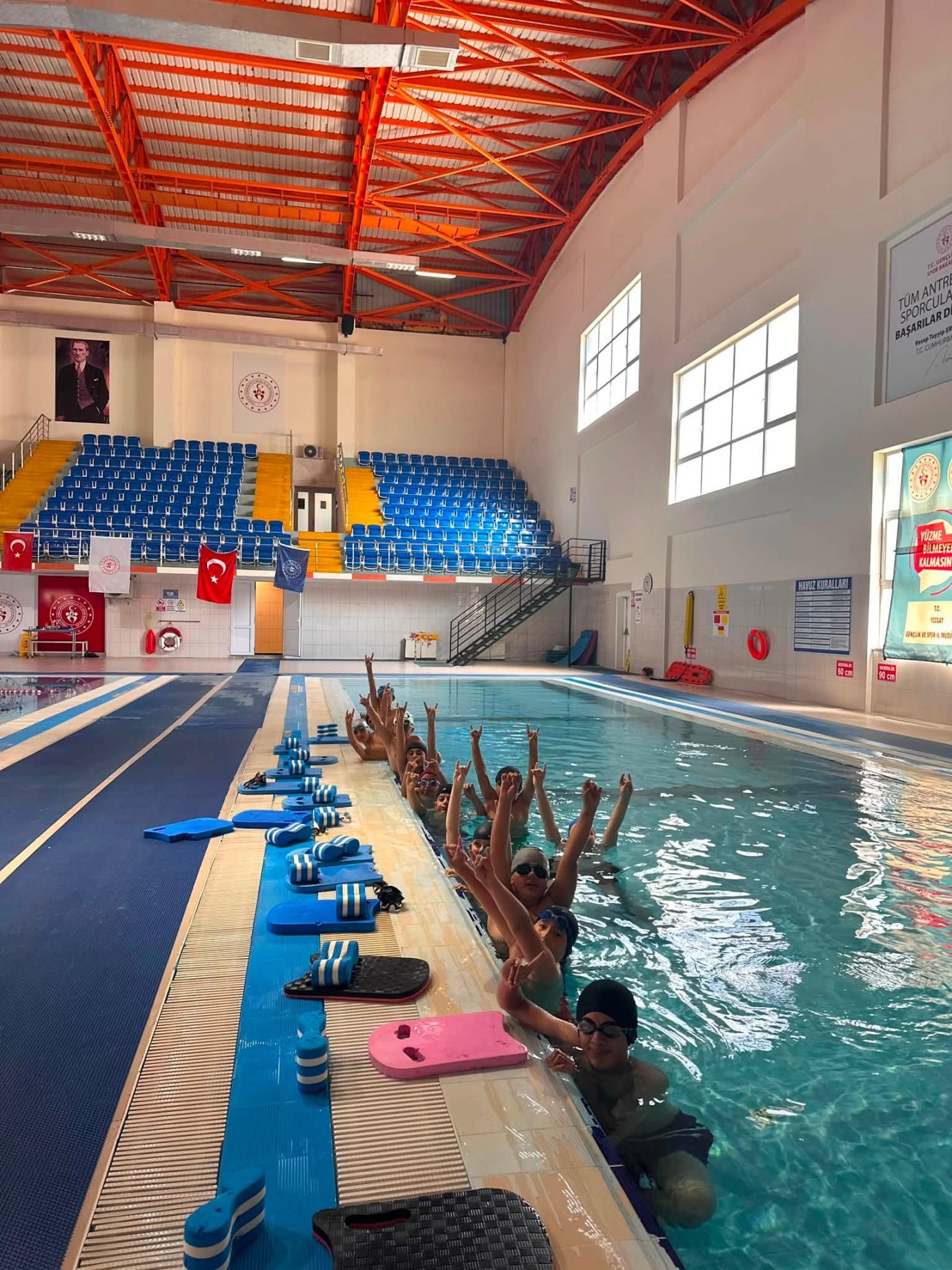 Çocukların yüzme heyecanı sona erdi
