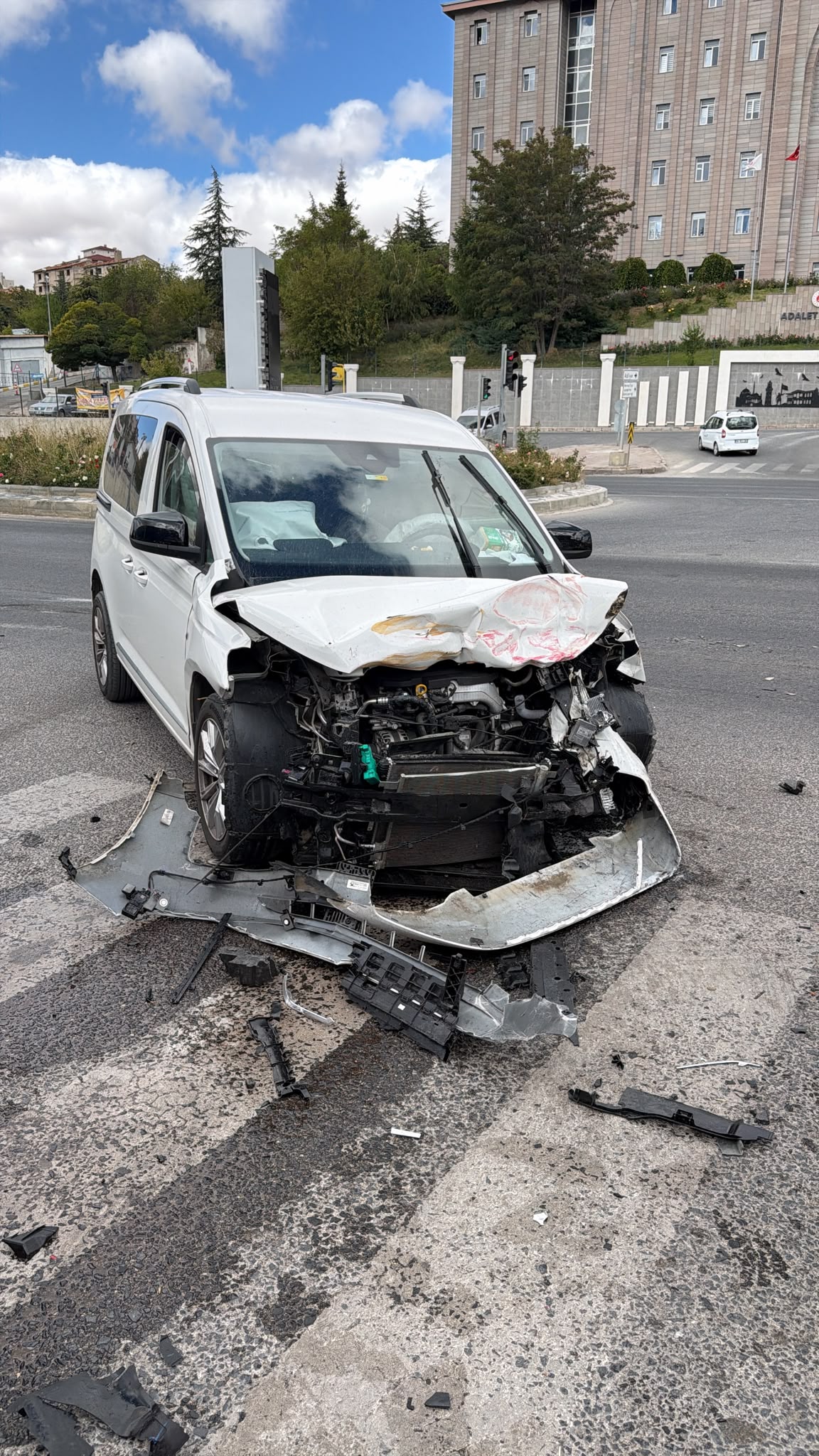 Adliye kavşağı’nda ki kaza ucuz atlatıldı