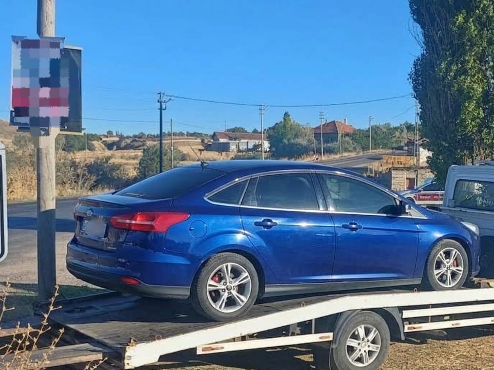 Yakalama kaydı bulunan 2 araç jandarmaya takıldı