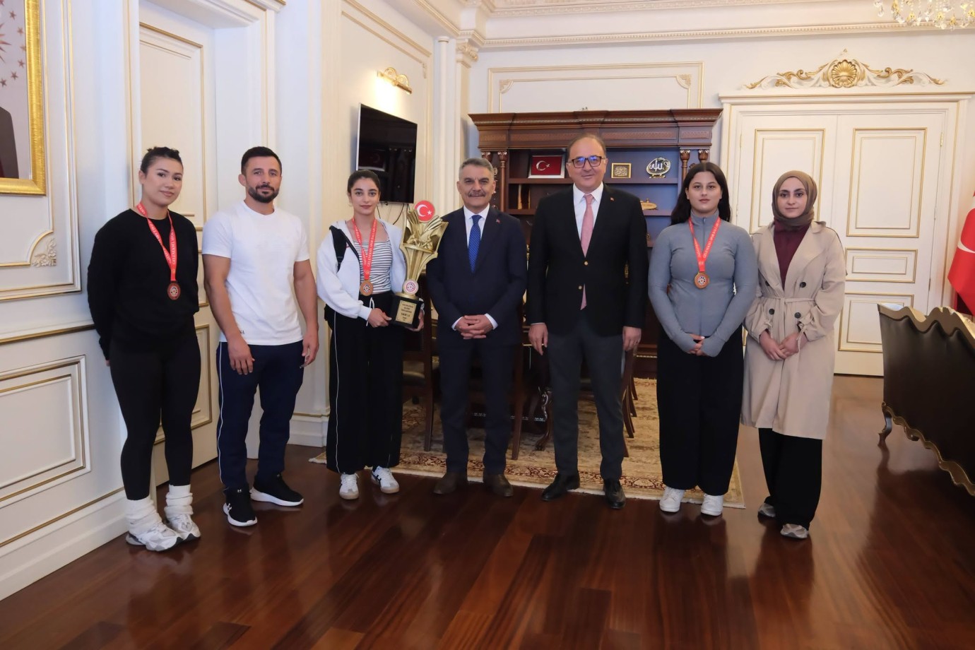 Şampiyon Mas Güreş Takımı Vali Özkan’ın konuğu oldu