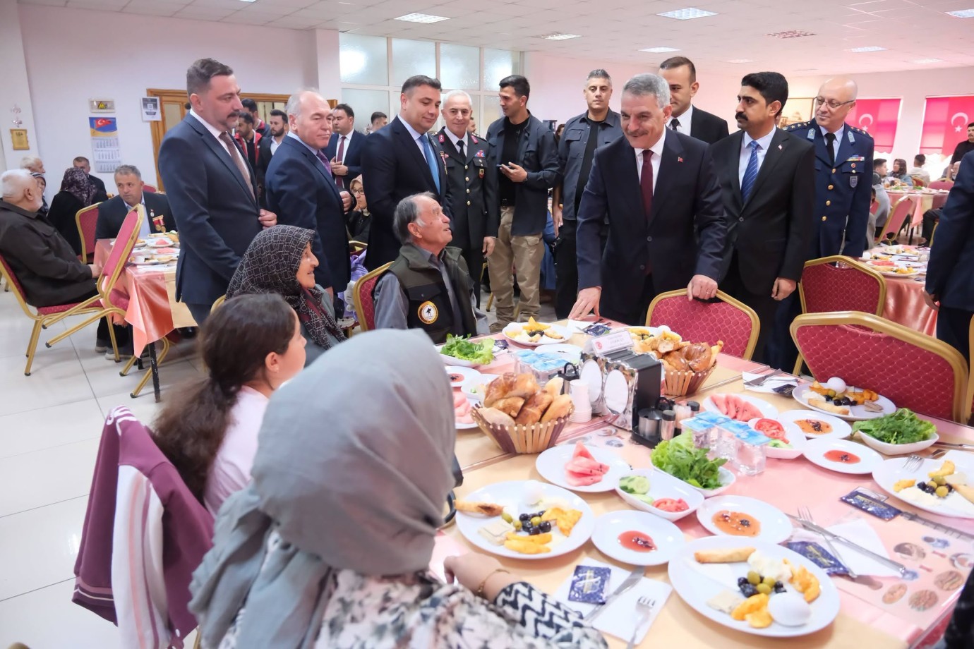 Özkan’dan gazilere ve şehit ailelerine yakın ilgi