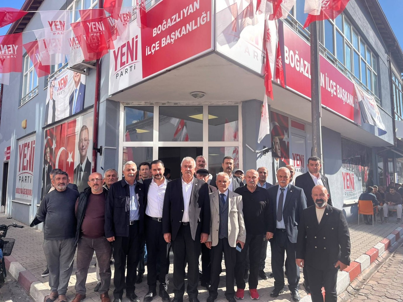 Yeni Parti’de ilçelerde kongre mesaisi