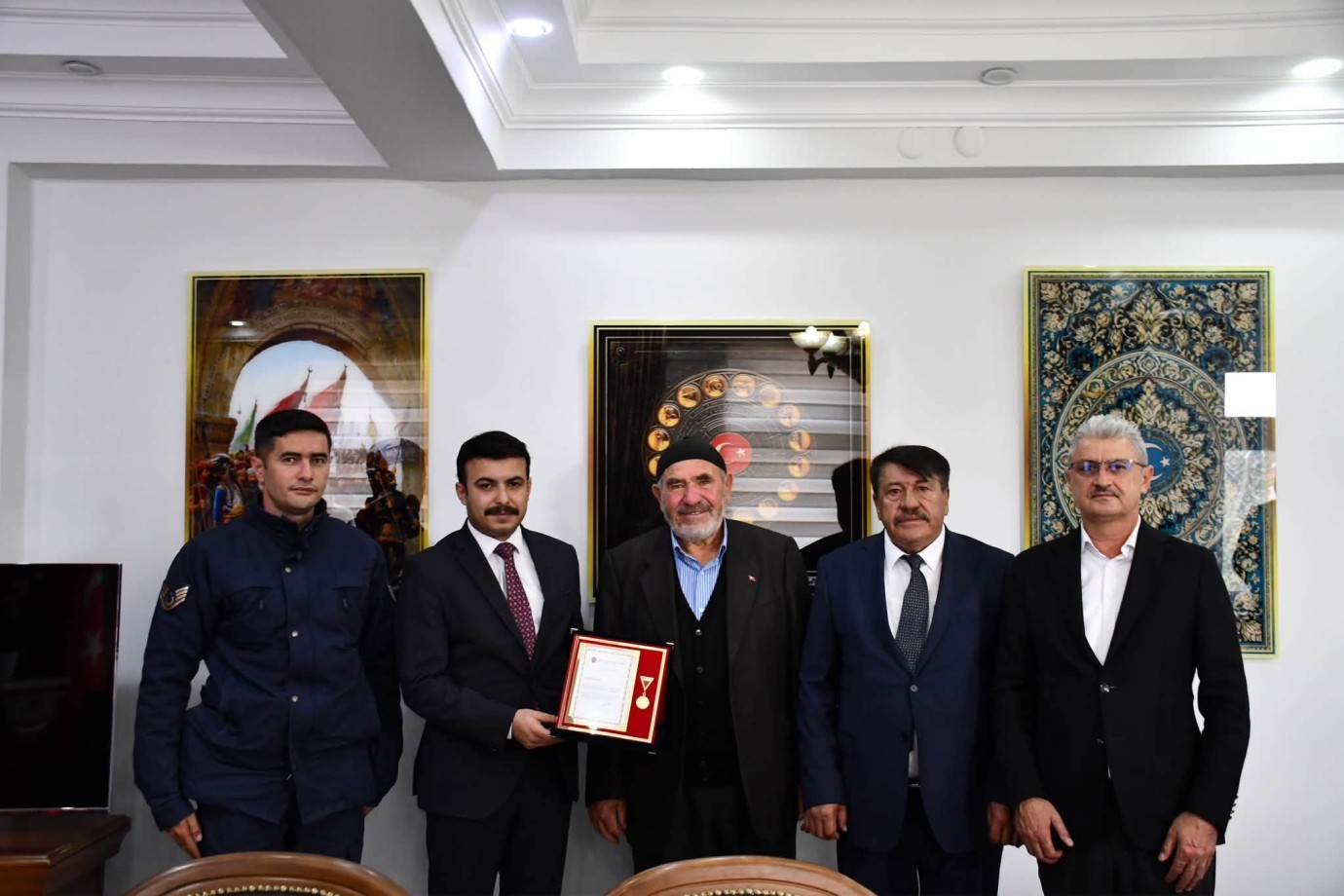 Vatan sevgisini bağışla gösterdi