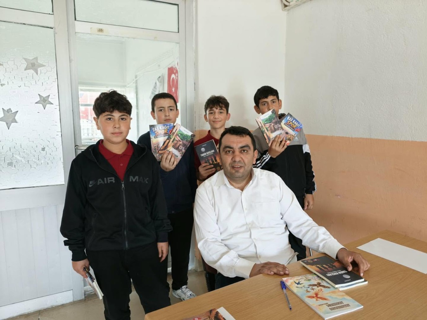 Yazar Metin Mete Saraykent’te öğrencilerle buluştu