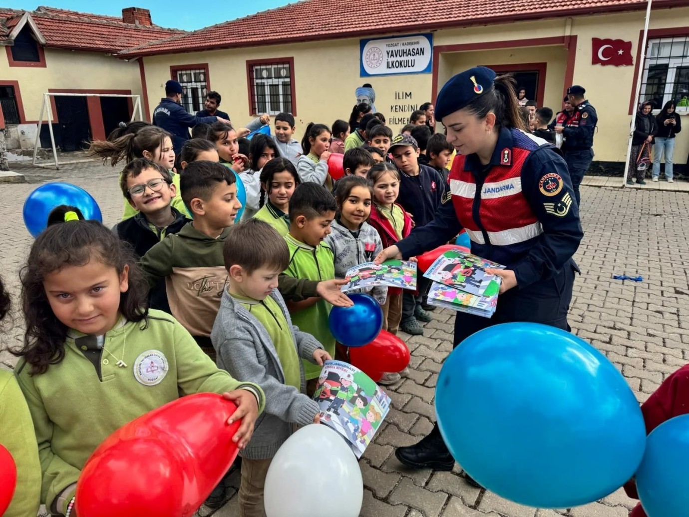 Okul çevrelerinde güvenlik önlemi devam ediyor