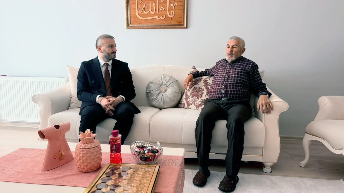 Alp, gazi ve şehit babasıyla bir araya geldi