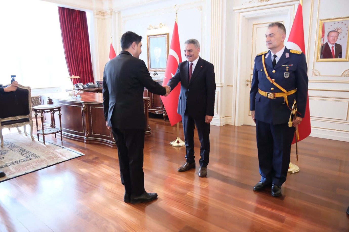 Vali Özkan ve protokol bayramlaştı