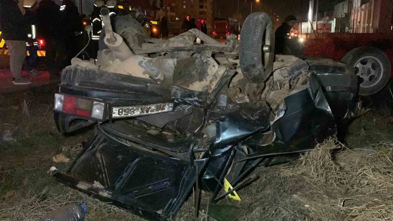 Tofaş otomobili hurdaya döndü! 2 kişi yaralandı.. 
