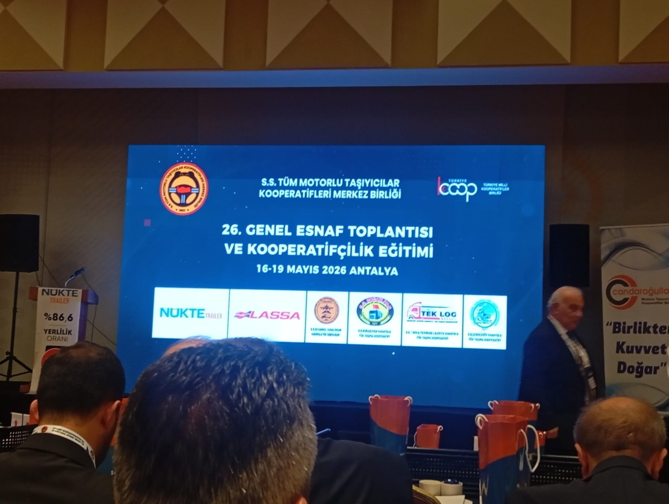 Cengiz Erkoçoğlu’na Genel Başkan Elinden Ödül