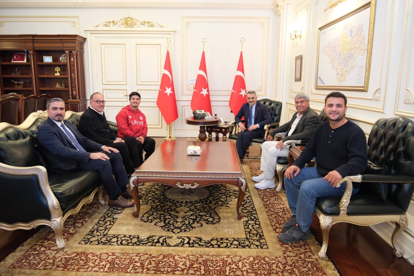 Vali Özkan, Şampiyon Sporcuyu Ağırladı