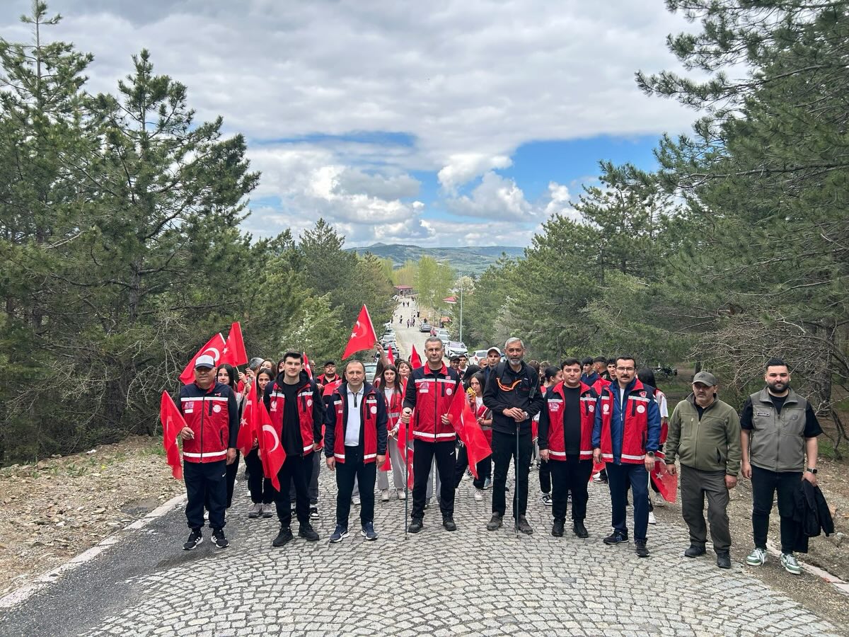 Öğretmen Ve Öğrencilerden Doğaya Vefa