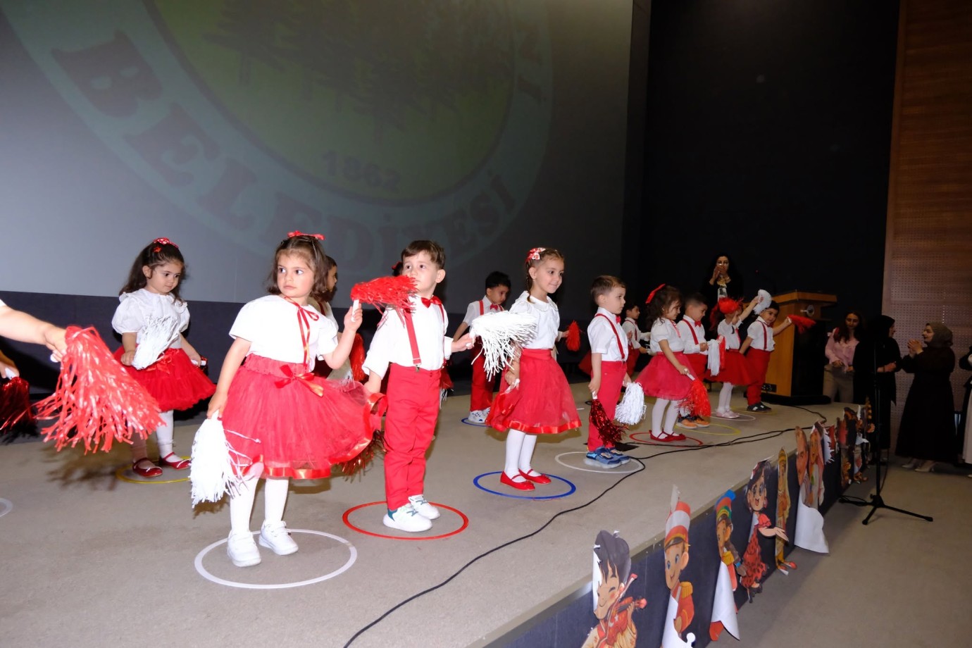 Miniklerin mezuniyet coşkusu