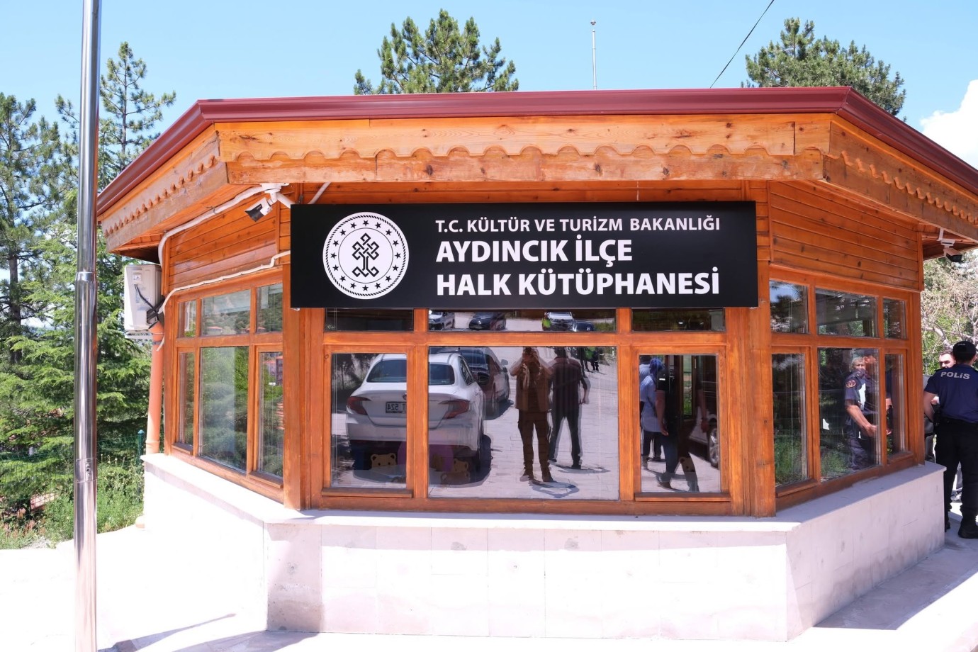 Özkan, Aydıncık Kütüphanesi inceledi