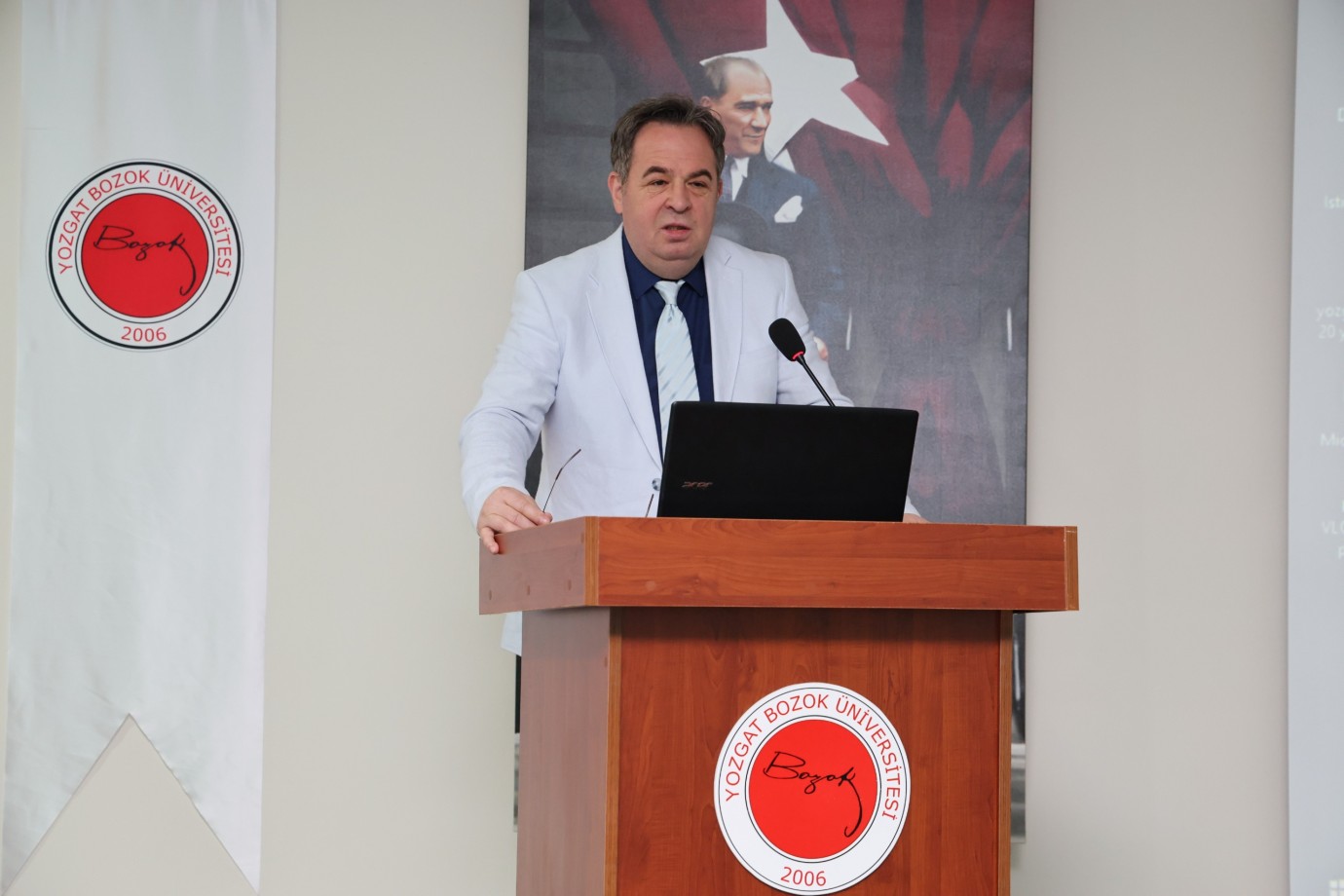 Akademisyenler kritik çalıştayda buluştu