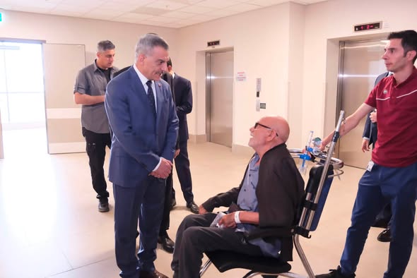 Vali Özkan'dan hastalara moral ziyareti