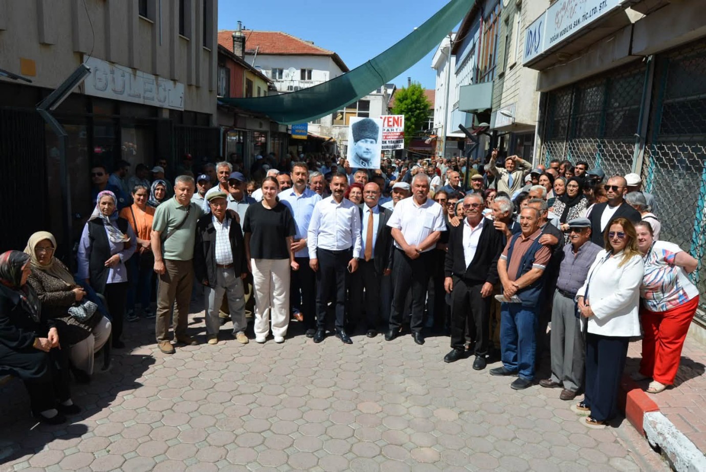 Eski yönetim YENİ Parti'ye geçti