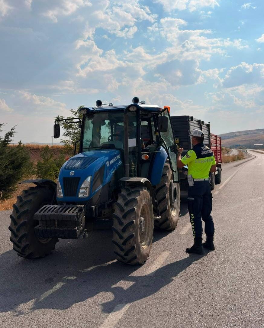 Jandarma’dan traktör sürücülerine uyarı