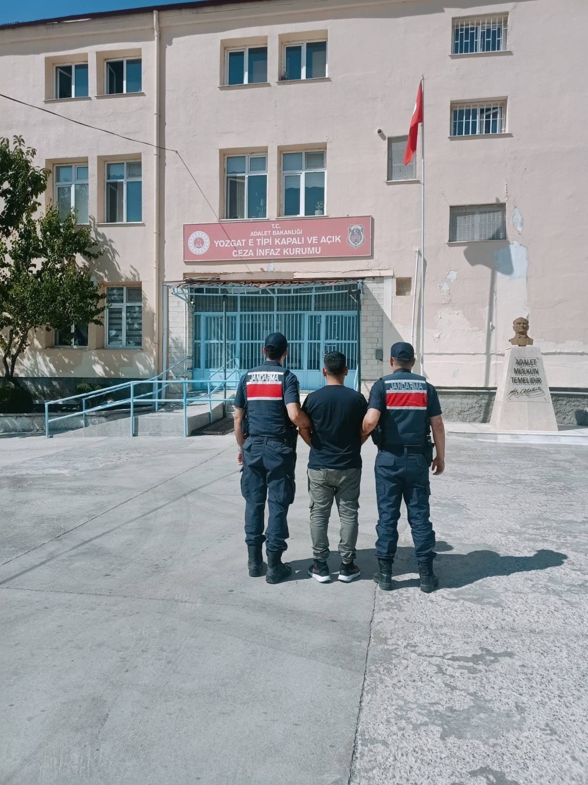 Aranan şahıs yakalandı