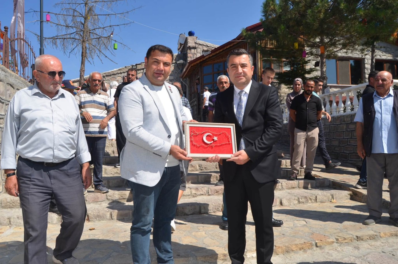 Şehit aileleri ve gaziler onuruna anlamlı buluşma