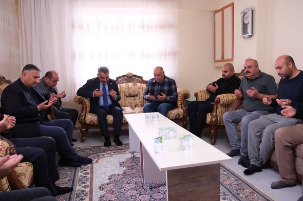 Vali Özkan Mermertaş ailesinin acısını paylaştı